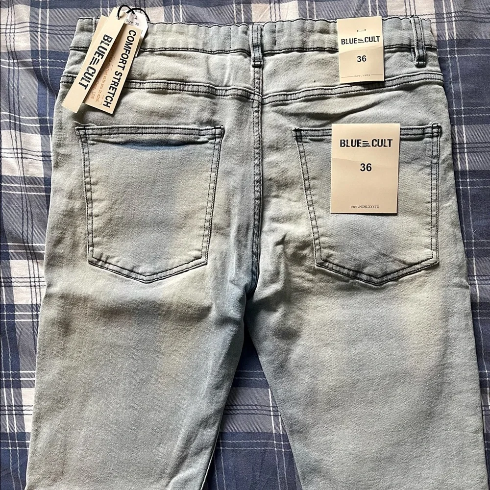 Men’s Distressed Denim Shorts - Picture 2 of 3